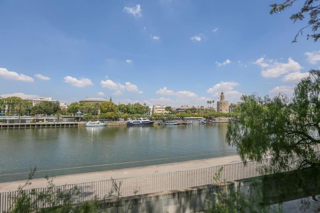 Riverwalk Suites - Puente Triana เซบีญา ภายนอก รูปภาพ
